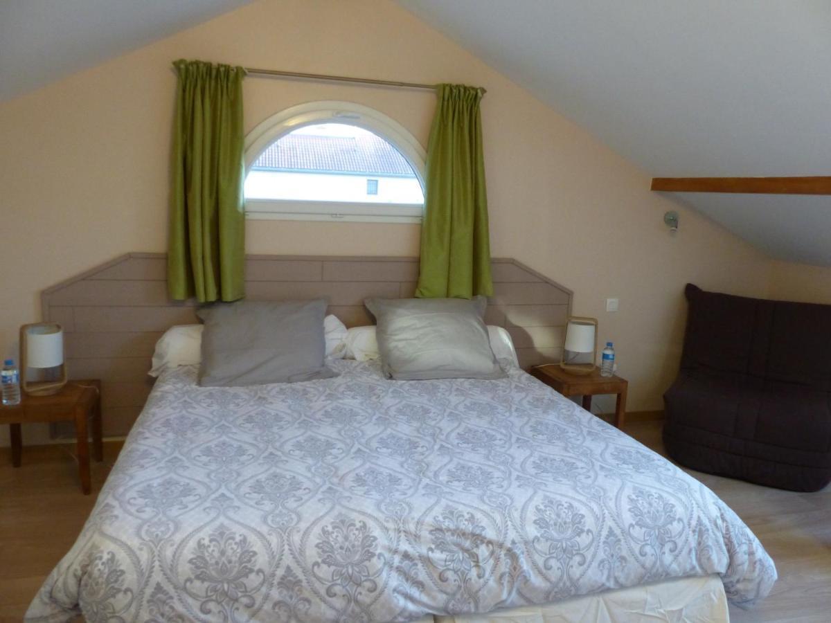 Les Enselmes Bed and Breakfast Montagnieu  Exteriör bild