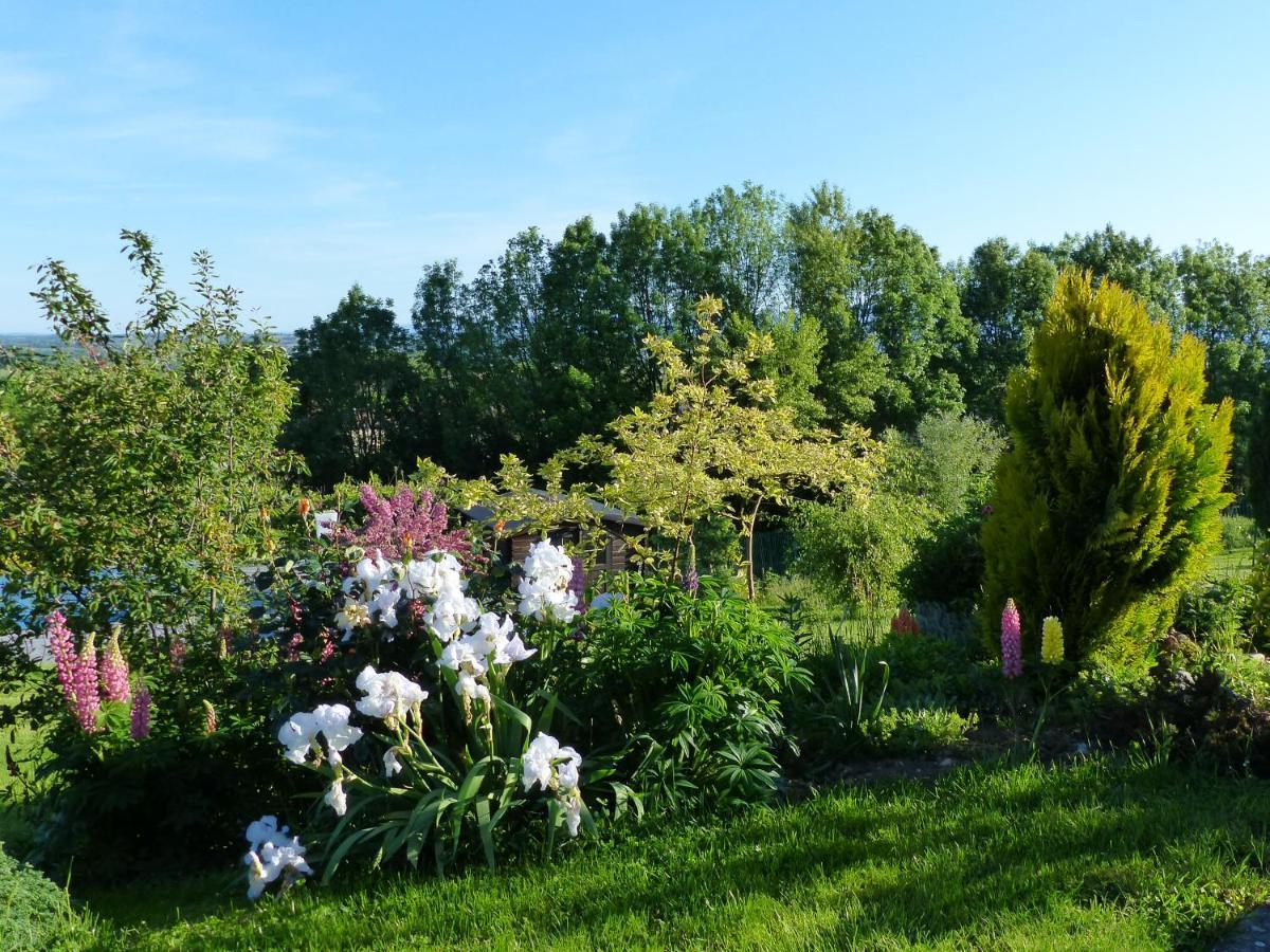 Les Enselmes Bed and Breakfast Montagnieu  Exteriör bild